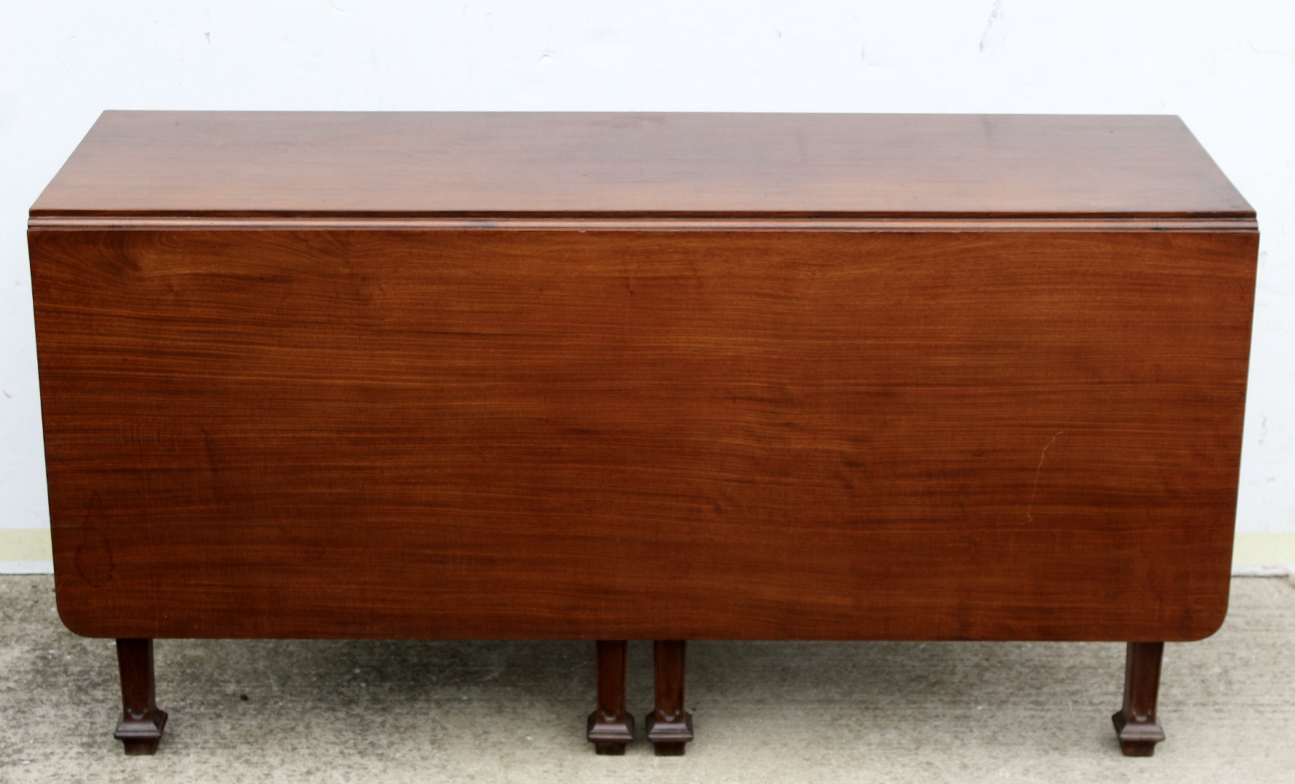 Good 19th century mahogany drop flap gateleg dining table, the tapered legs with carved gothic - Image 2 of 7