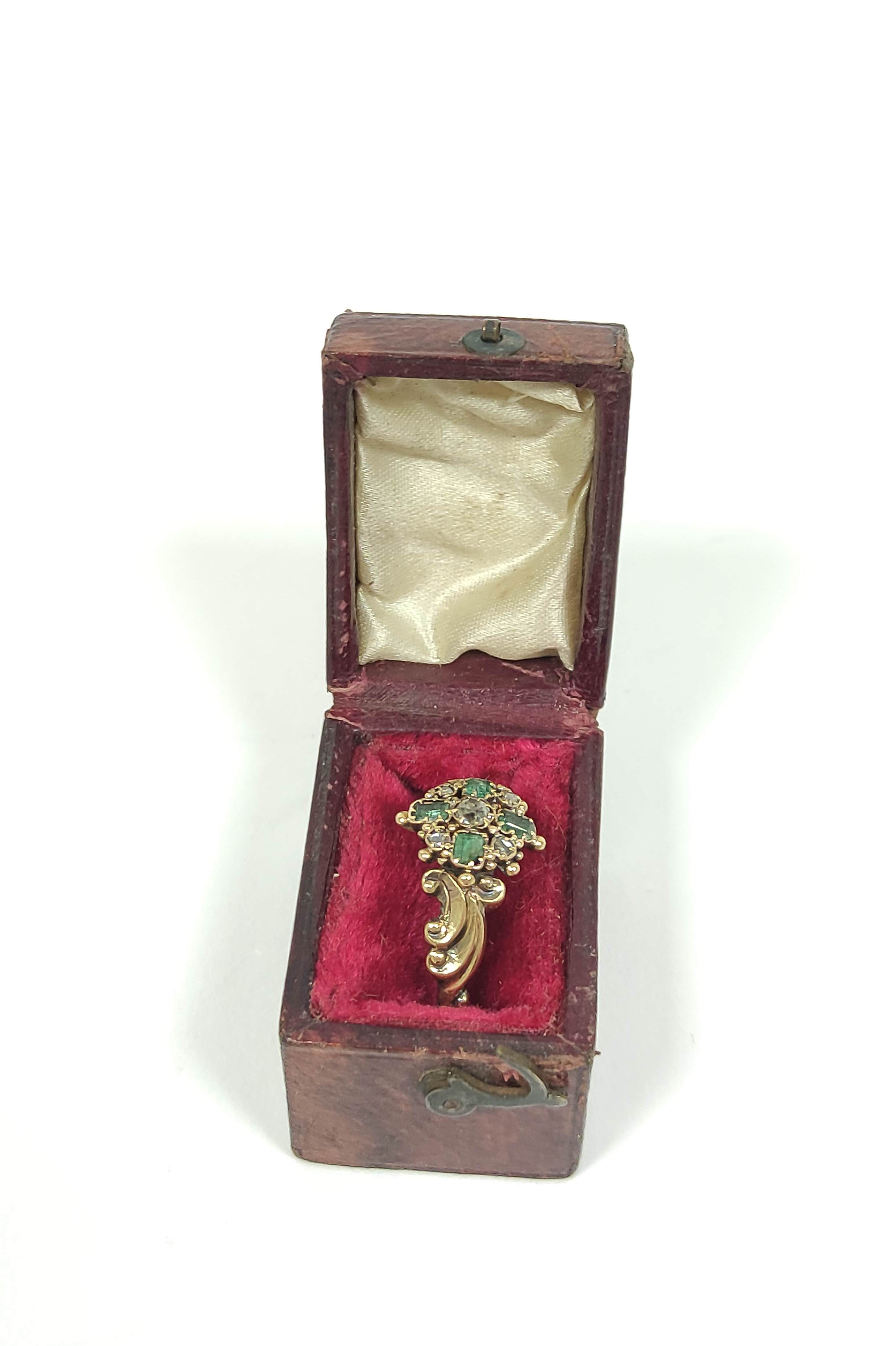 Georgian gold ring with brilliant and rose diamonds and four emeralds with tiny locket on scrolls,