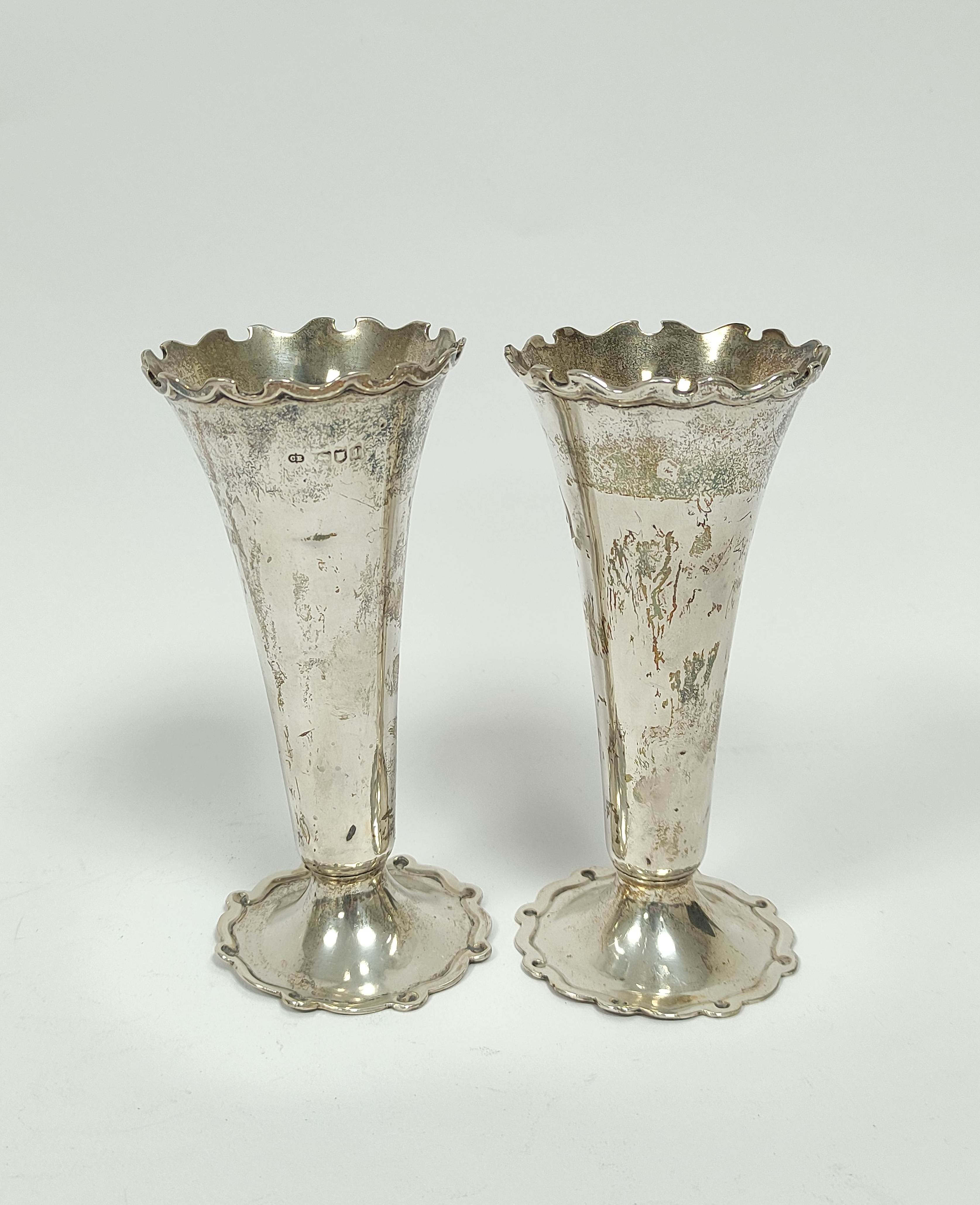 Pair of silver vases, tapering with scroll edges, Charles Edward 1906, 188g / 6oz.