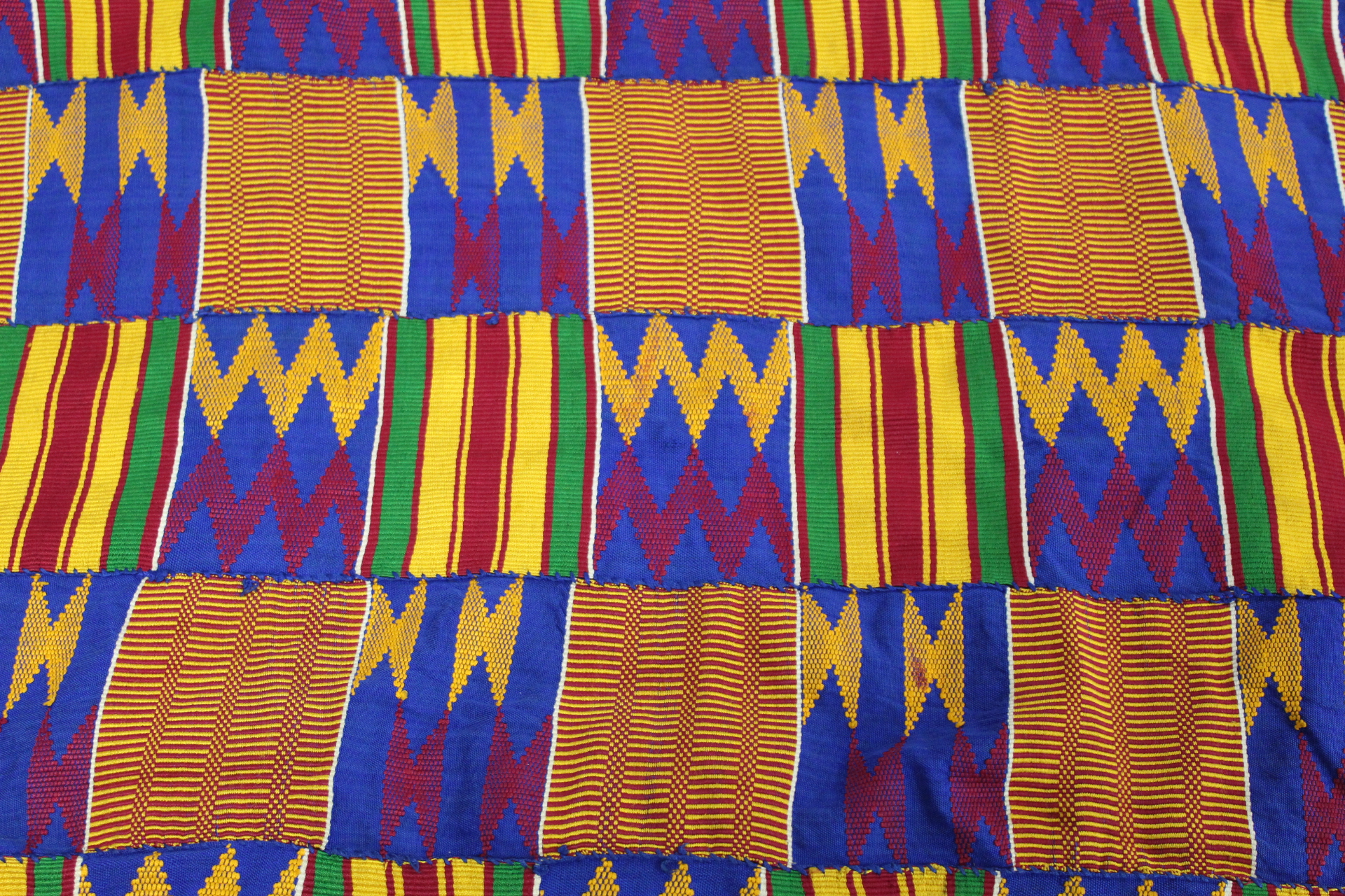 African Asanti Kente cloth in woven silk and cotton fabrics in predominantly blue, yellow, green and - Image 2 of 11