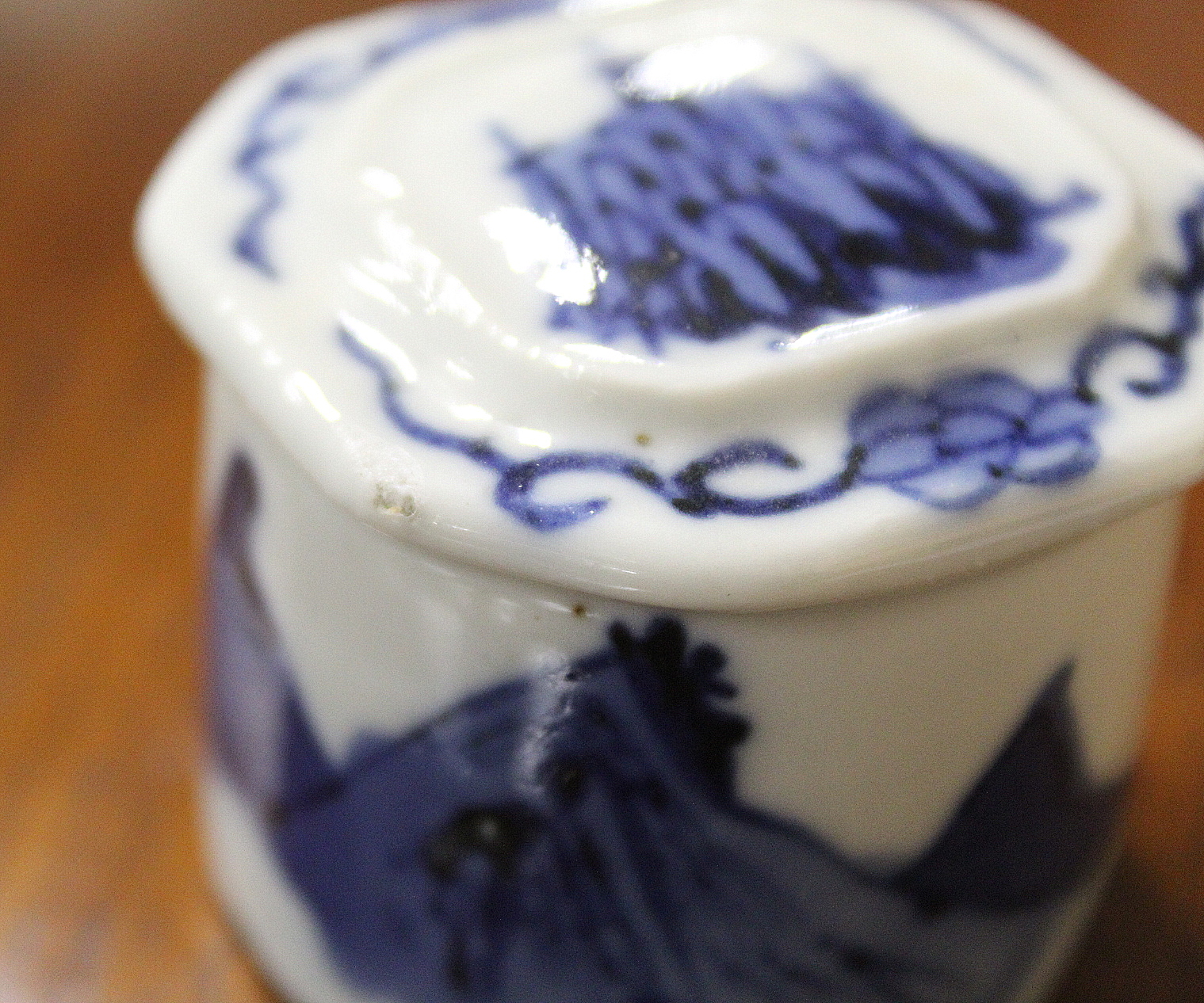 Pair of 18th century Chinese blue and white tea caddies of chamfered square form, the continuous - Image 16 of 20