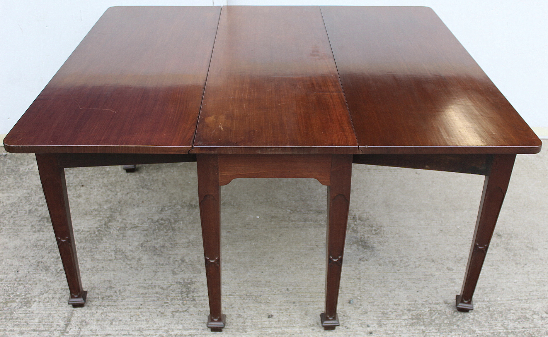 Good 19th century mahogany drop flap gateleg dining table, the tapered legs with carved gothic - Image 6 of 7