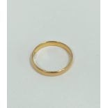 22ct gold band ring, size 'P½', 3g.