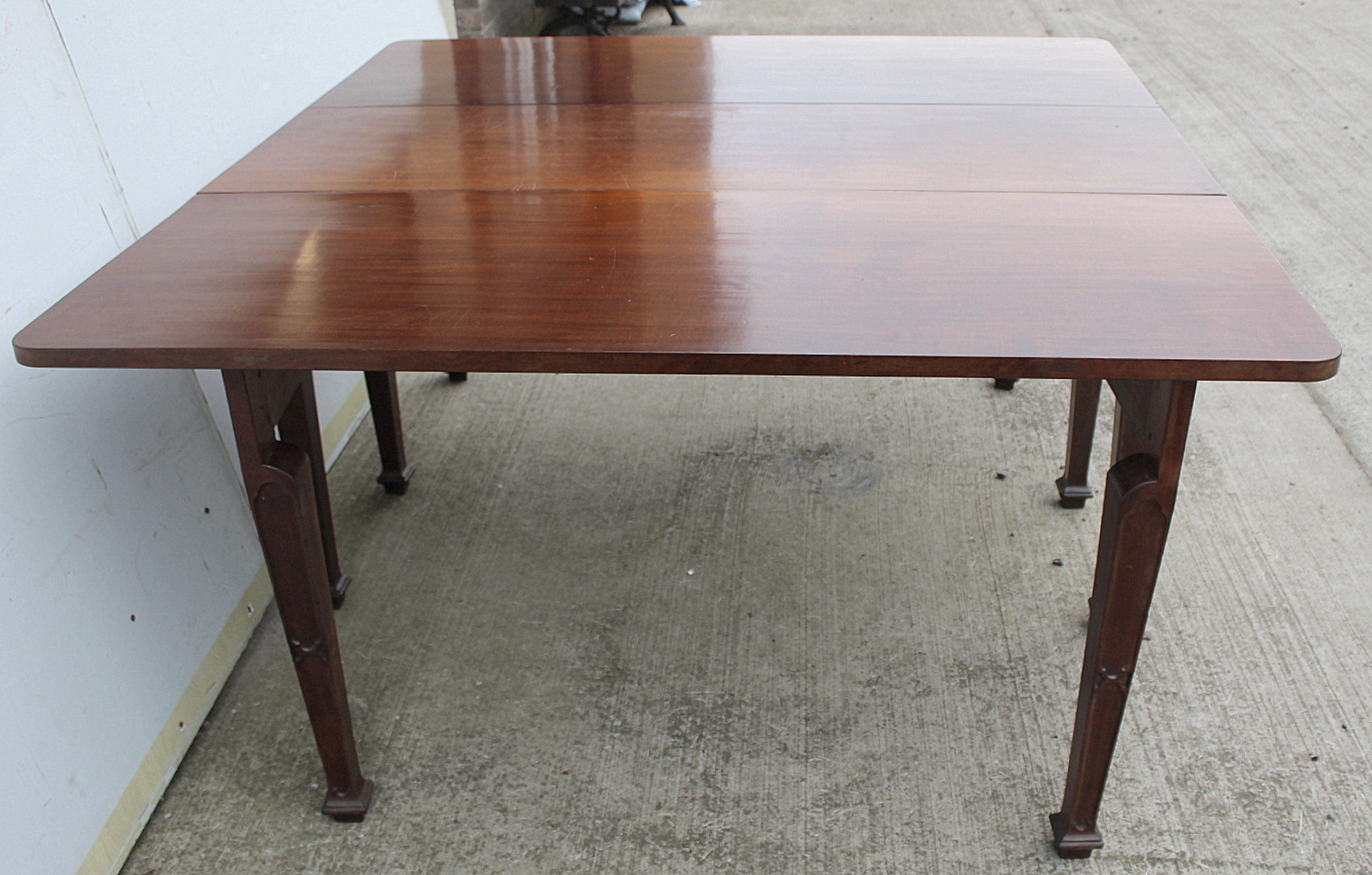 Good 19th century mahogany drop flap gateleg dining table, the tapered legs with carved gothic - Image 7 of 7