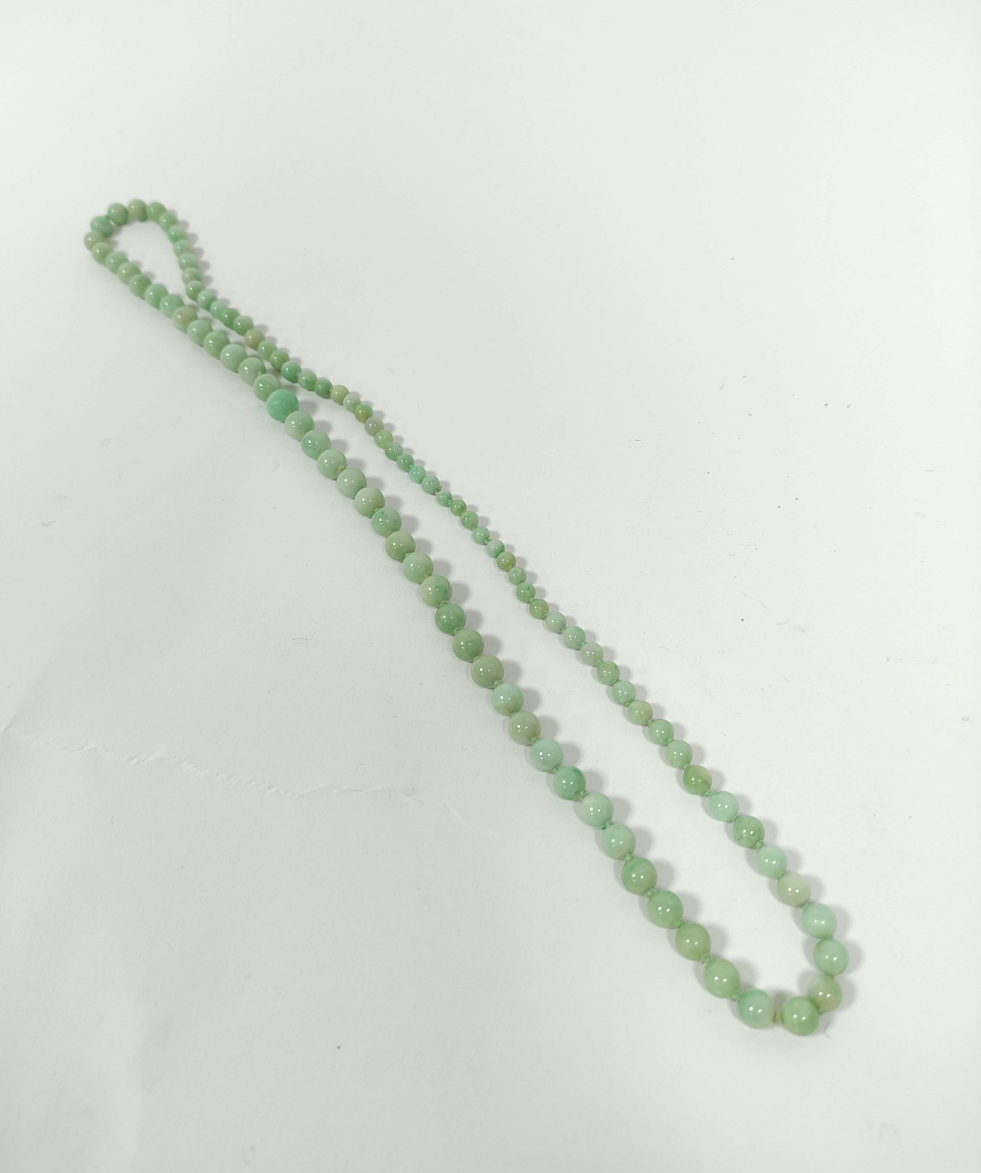 Jadeite bead necklace of graduated green beads, the largest 10mm.
