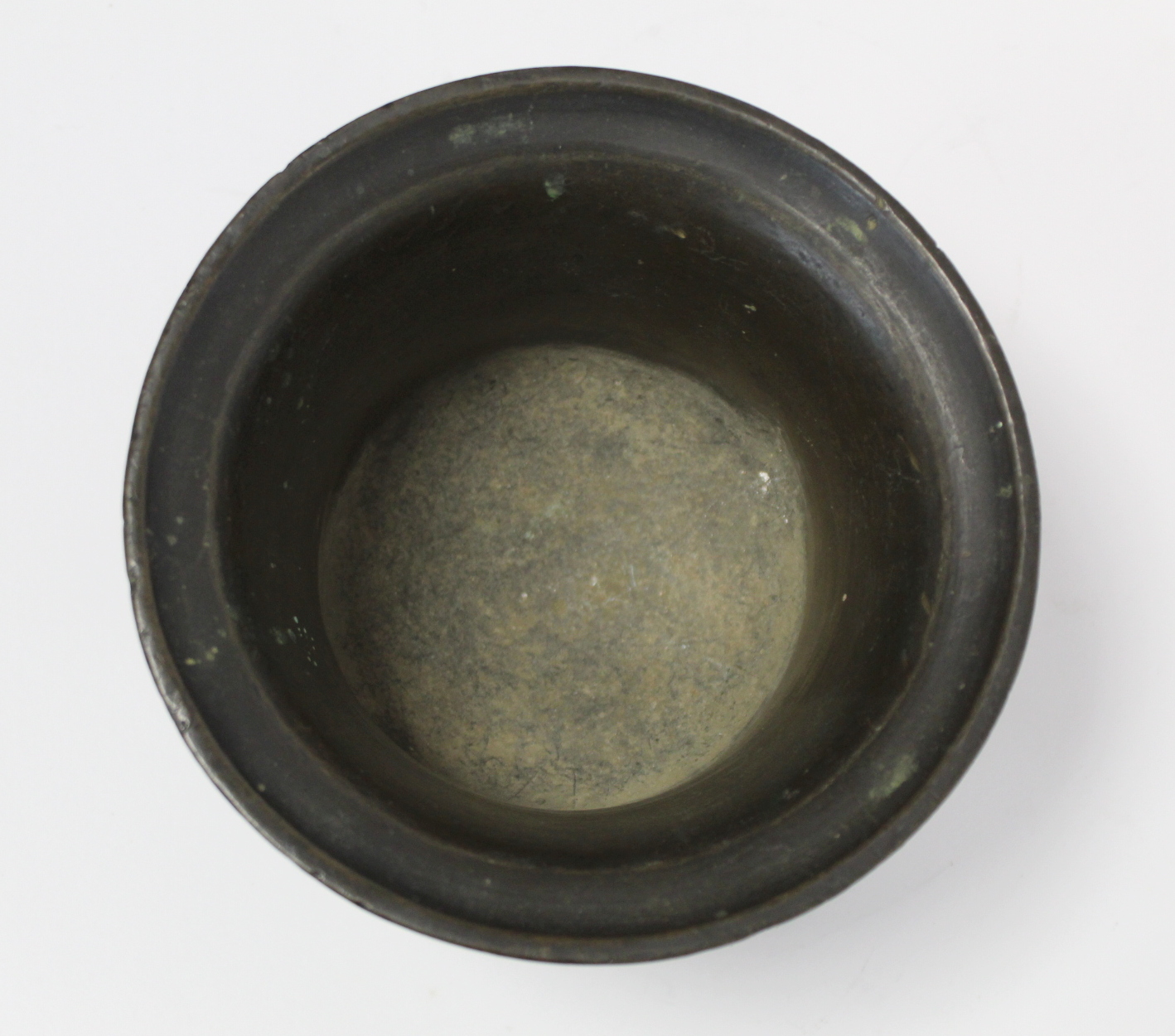 17th century bronze mortar and pestle, the mortar of flared circular form with single rope twist - Image 5 of 7