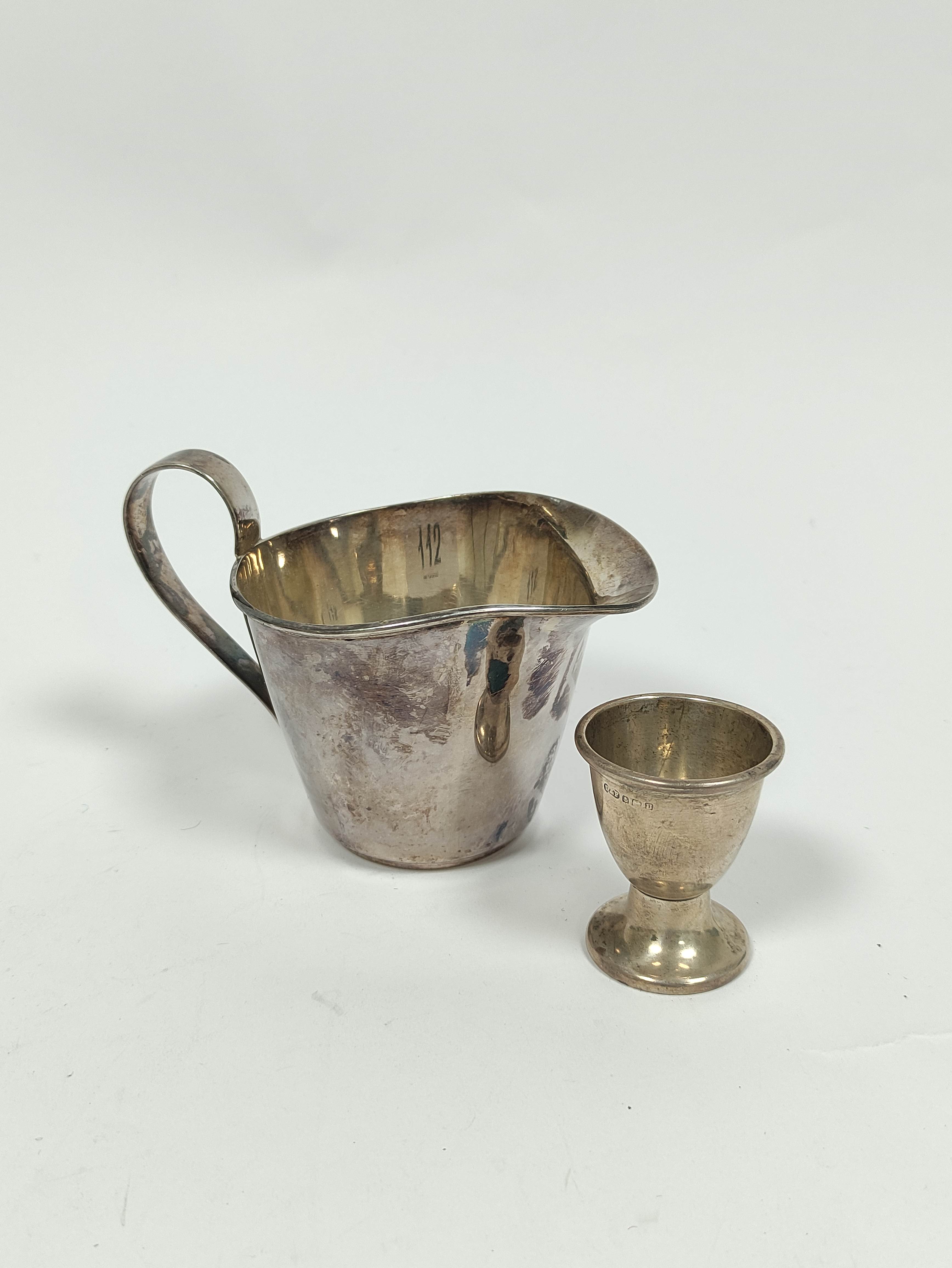 Silver cream jug, Sheffield 1962 and an egg cup, 204g / 6½oz. (2).