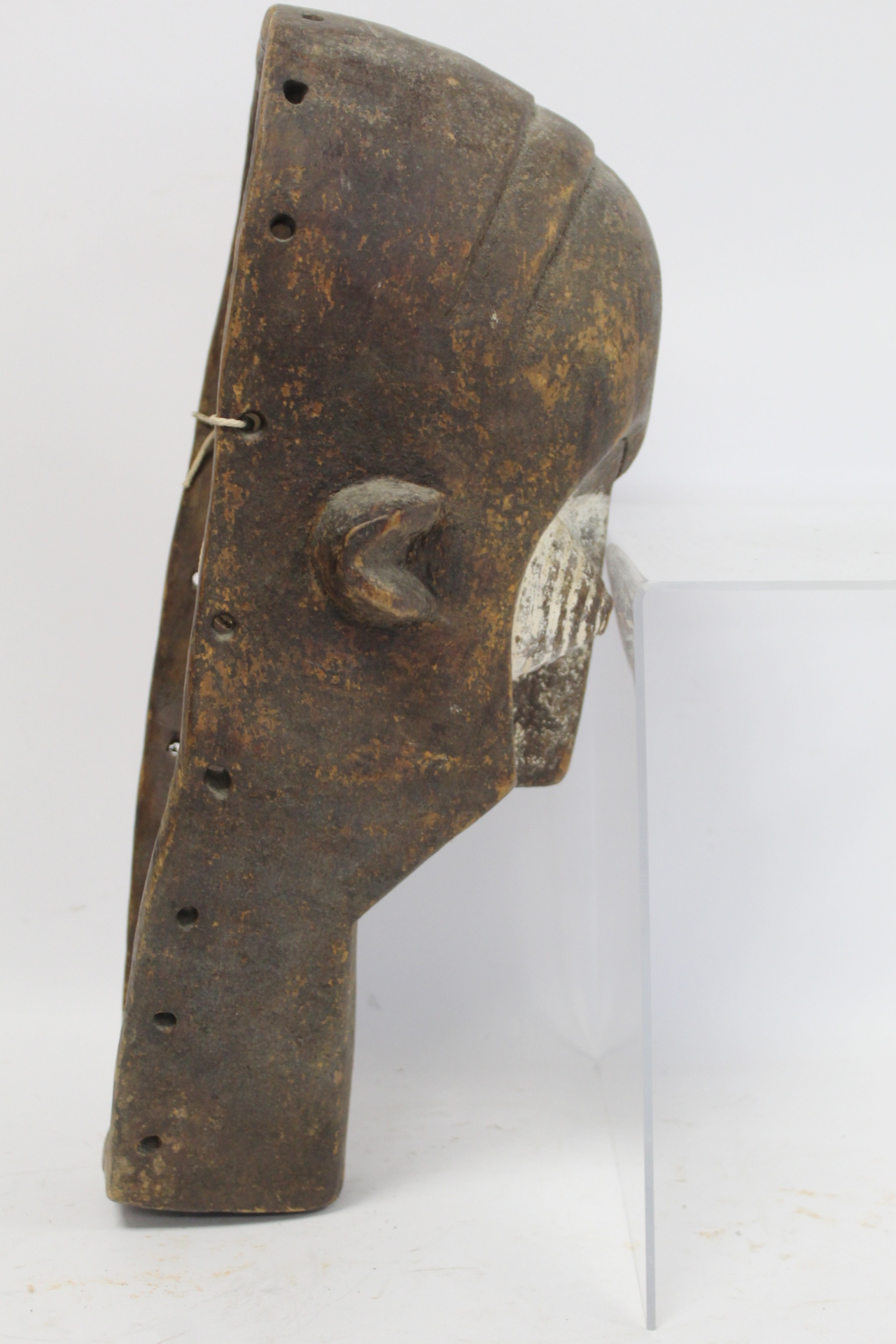 African tribal carved wooden mask of large elongated form with arched brow, conical ribbed eyes, - Image 4 of 8