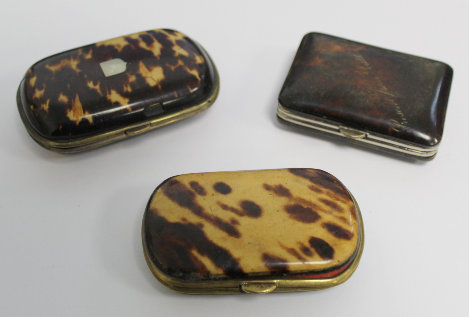Three 19th century tortoiseshell coin purses with white metal inlay, one inscribed "Present from - Bild 3 aus 4