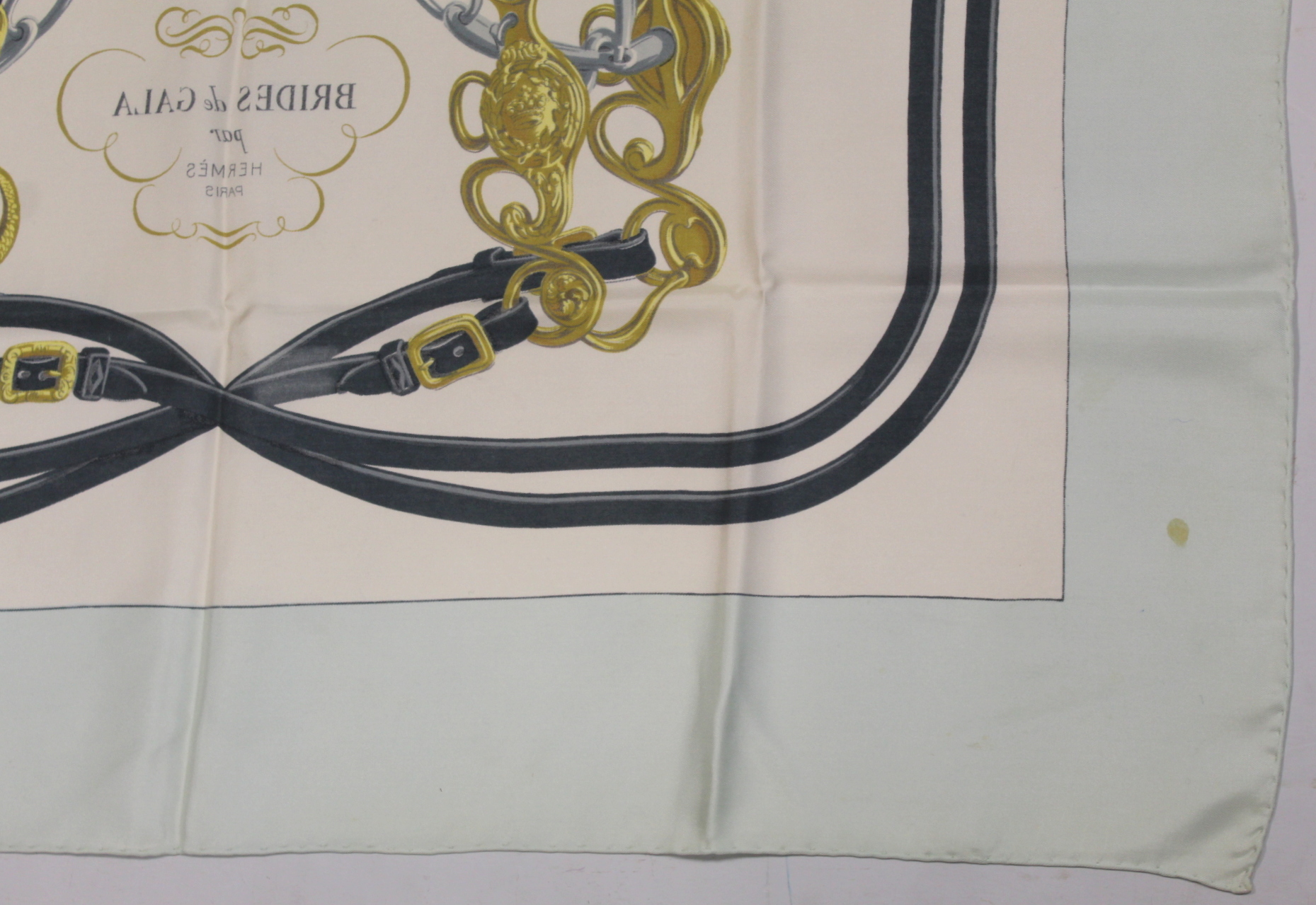 Hermès vintage silk "Brides de Gala" scarf designed by Hugo Grygkar, first issued 1957, with pale - Bild 7 aus 8