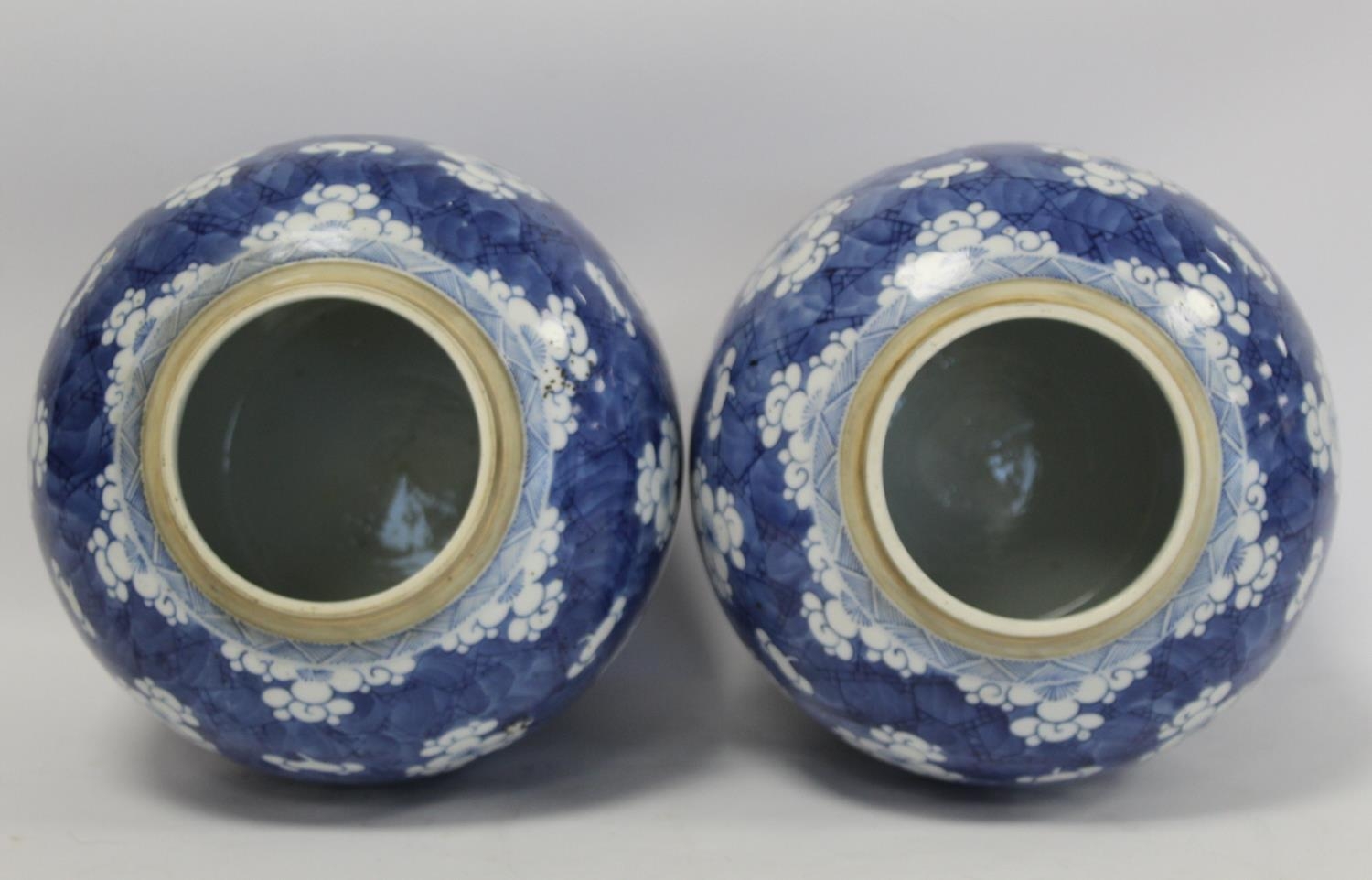 Pair of 19th century Chinese porcelain covered ginger jars of ovoid form with underglaze blue - Image 7 of 28