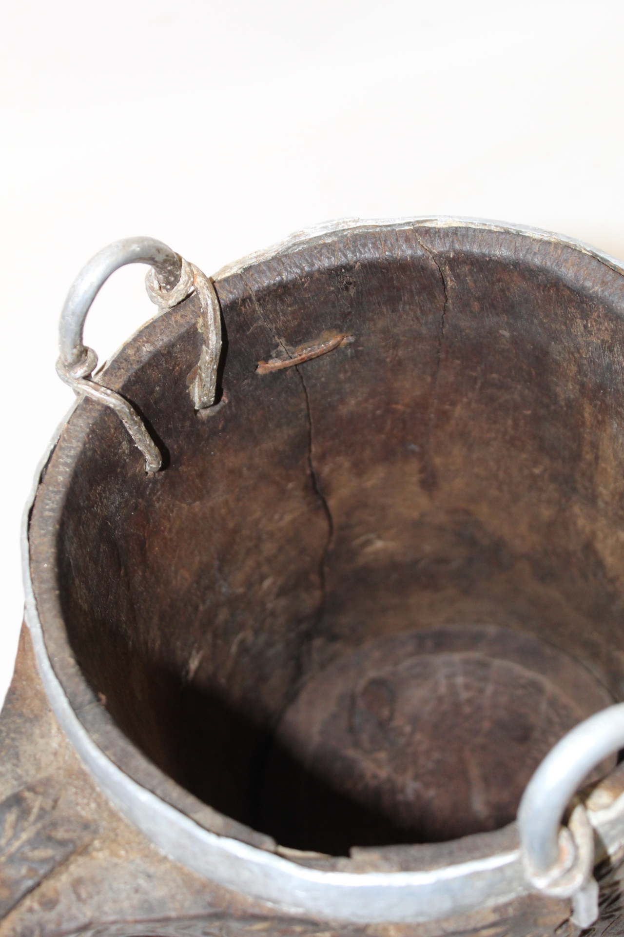 Antique Nepalese or Tibetan yak milk pot with metal banding to rim and foot, metal carrying loops, - Image 7 of 14