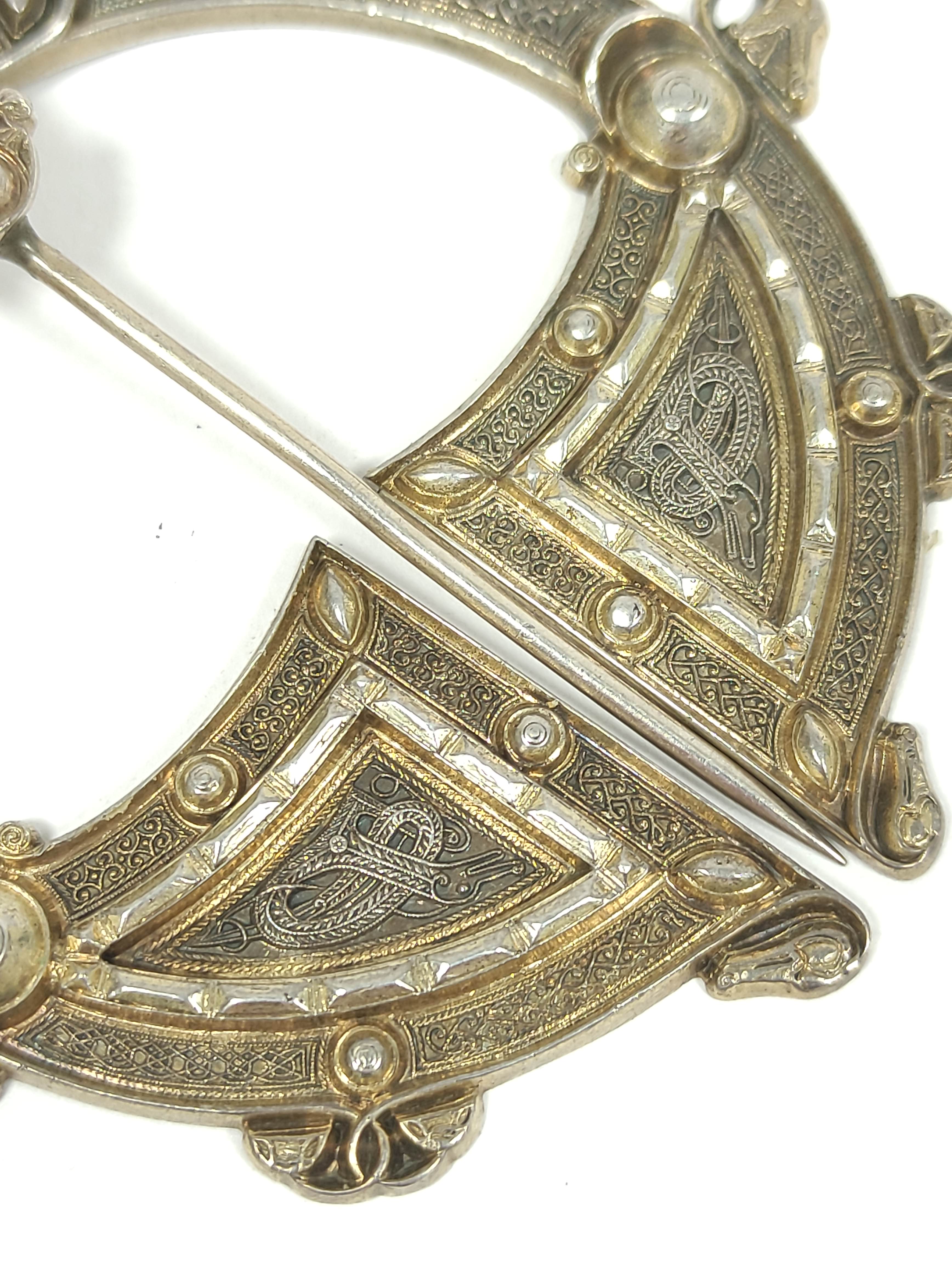 Silver gilt penannular pin, unmarked with embossed Celtic motifs and plain back, 70mm. - Image 3 of 4