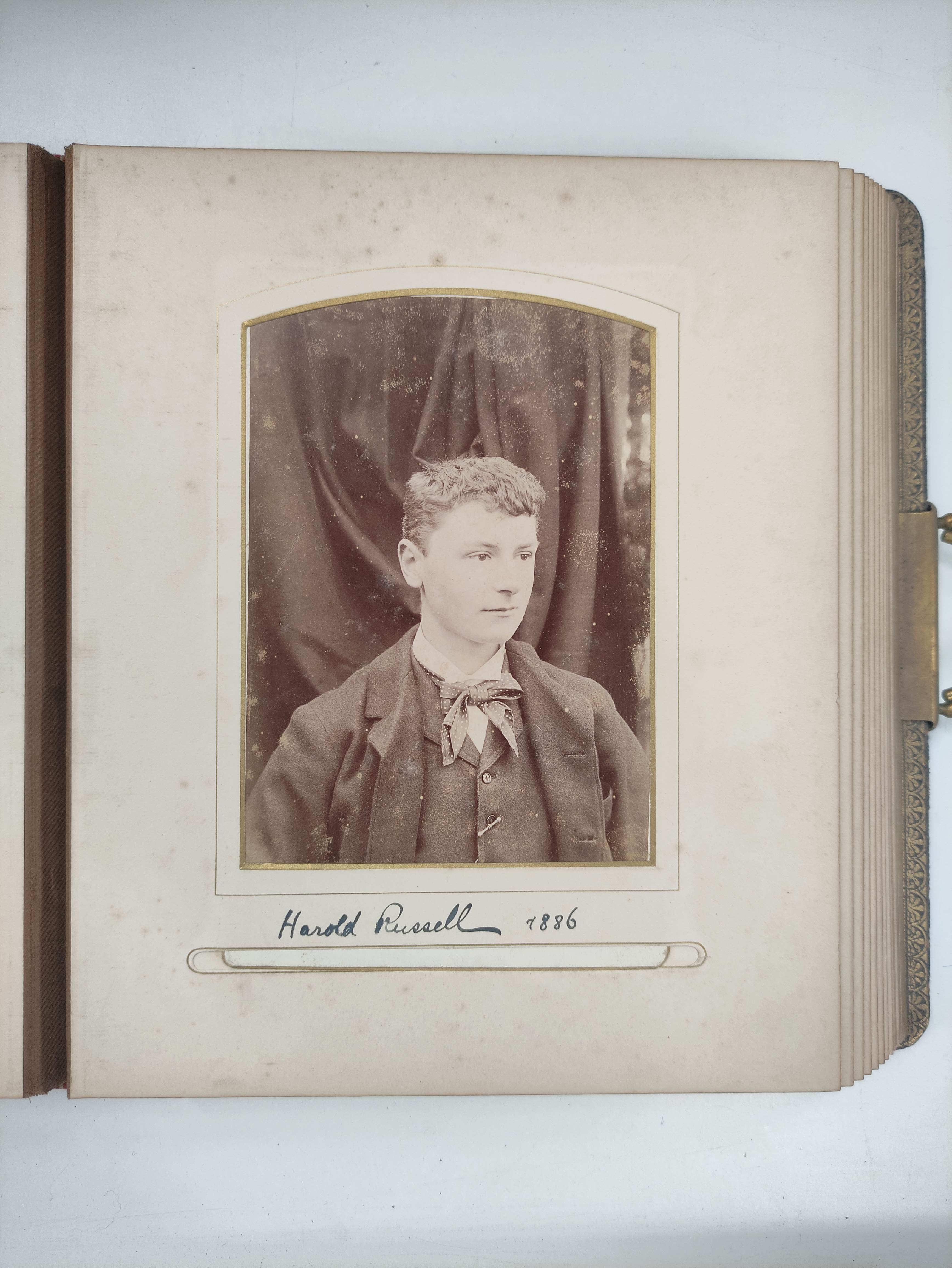 Photographs. Photograph album belonging to Charles Howard, containing a large collection of 19th - Bild 5 aus 15