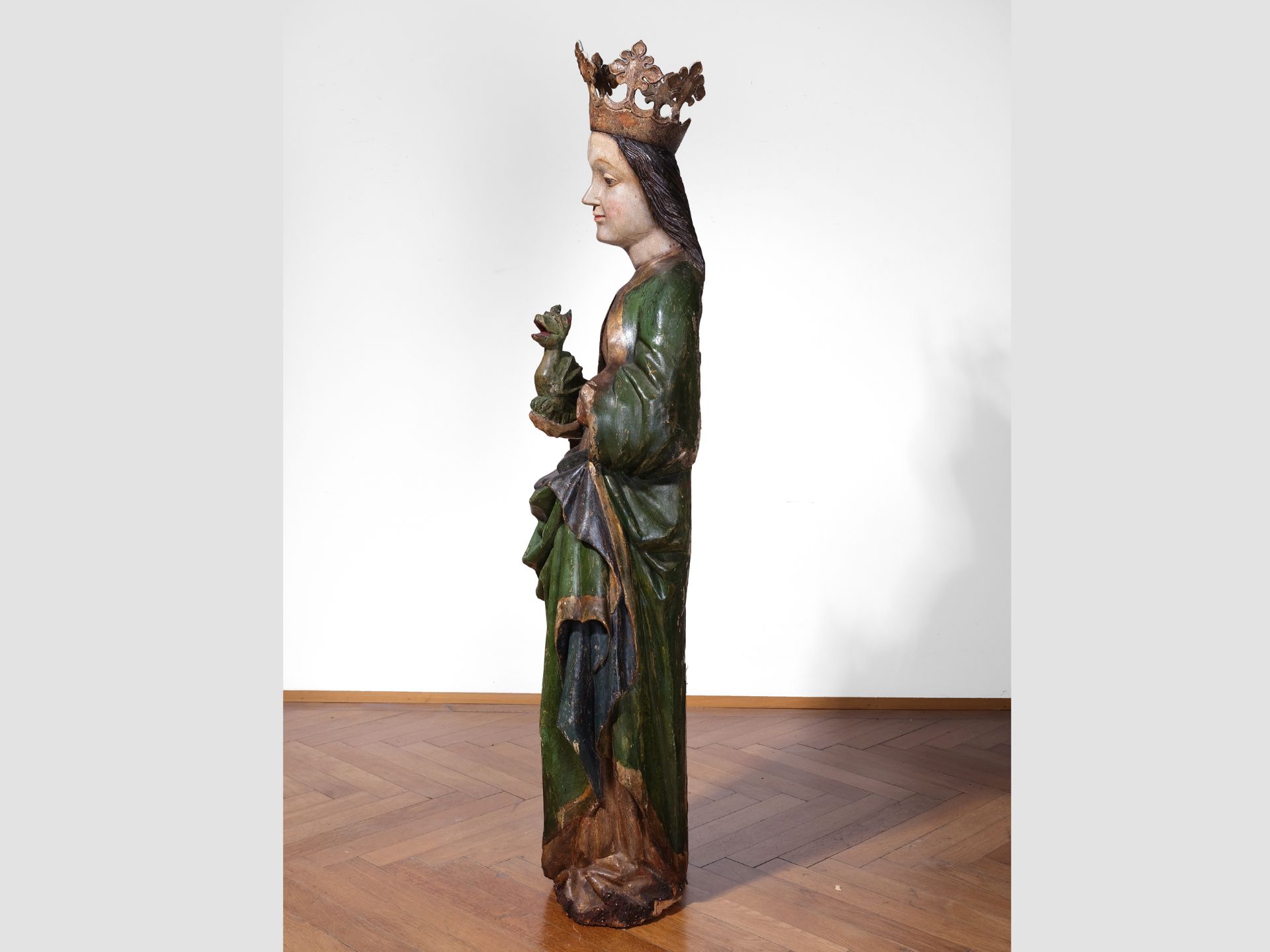 Meisterliche Bildhauerwerkstatt der Gotik, Hl. Margarete, Salzburger Meister, um 1440 - Bild 3 aus 8