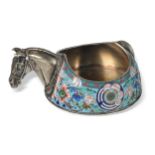 Russischer Kovsh, Silber, massiv, Emaille in Pastelltönen, mit plastischem Pferdekopf als Griff