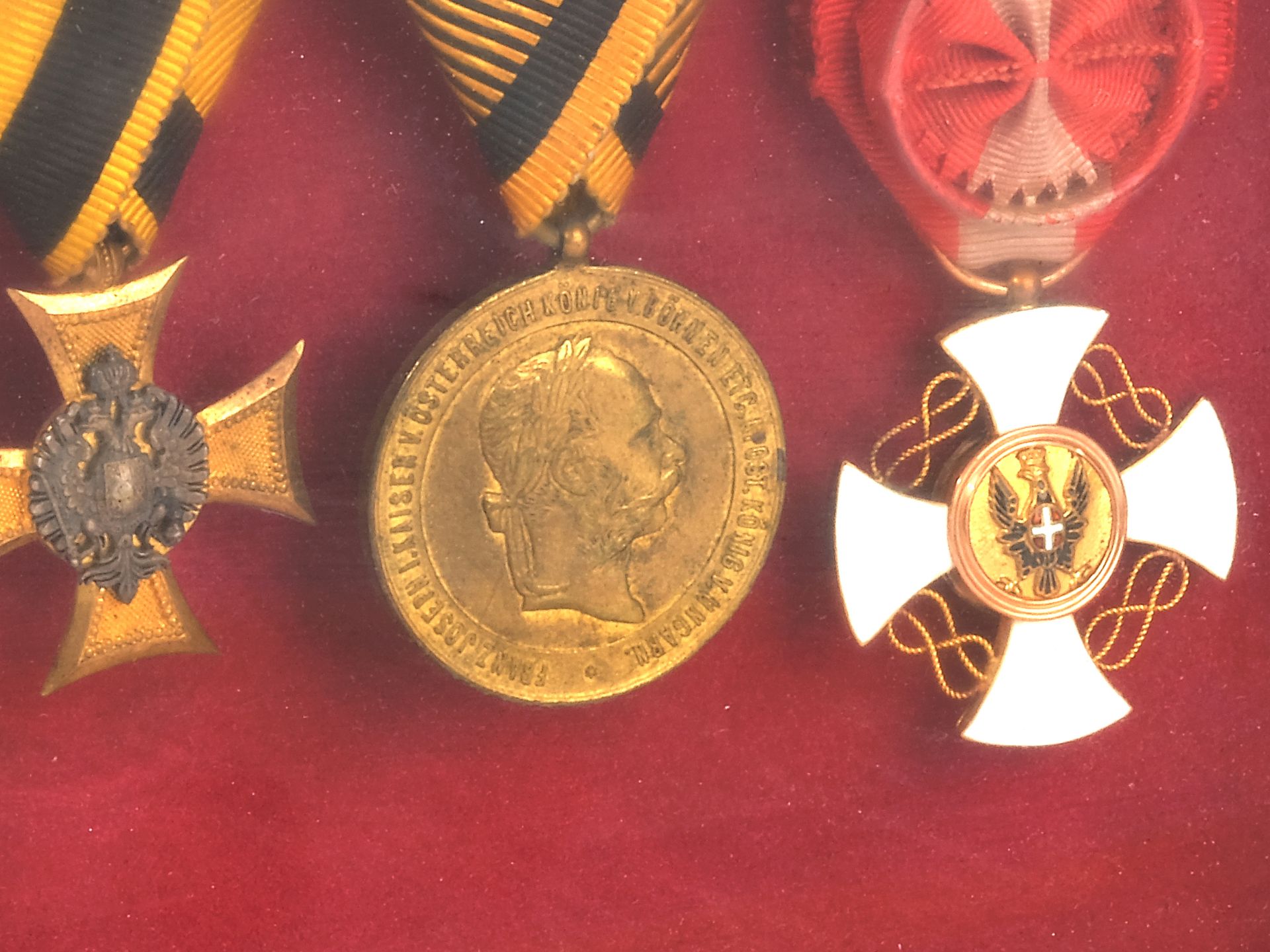Five medals k. u. k. Monarchy, In a small glass box, Described on the reverse side - Image 2 of 9