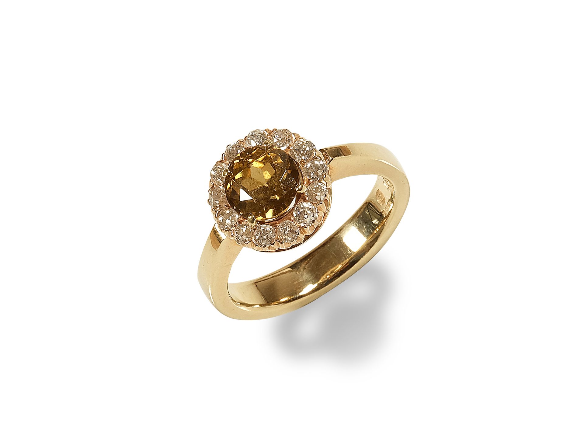 Ladies ring, 
Yellow gold, 14 carat, 
In the center a yellow colored stone (citrine?)