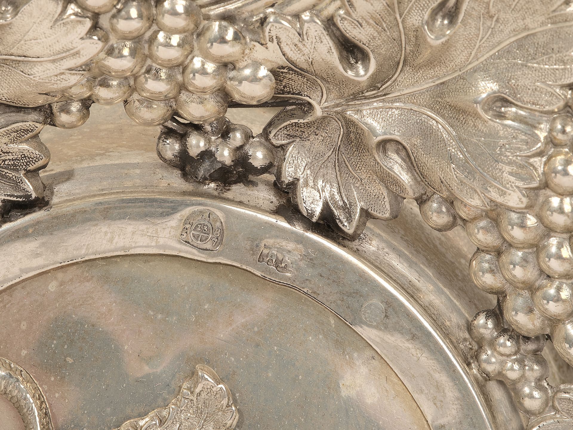 "Alt Wien" silver, 
Fruit plate, 
Alt Wien 1851 - Image 4 of 4