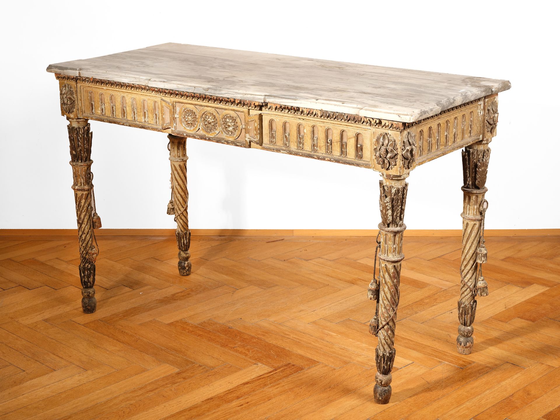 Elegant console table, 
Italy, 
Ca. 1770/80