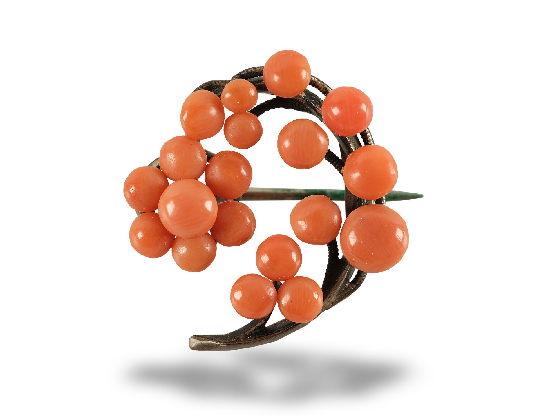 Brooch in the form of a flower branch, 
Ca. 1940/40, 
Coral on 800 silver setting