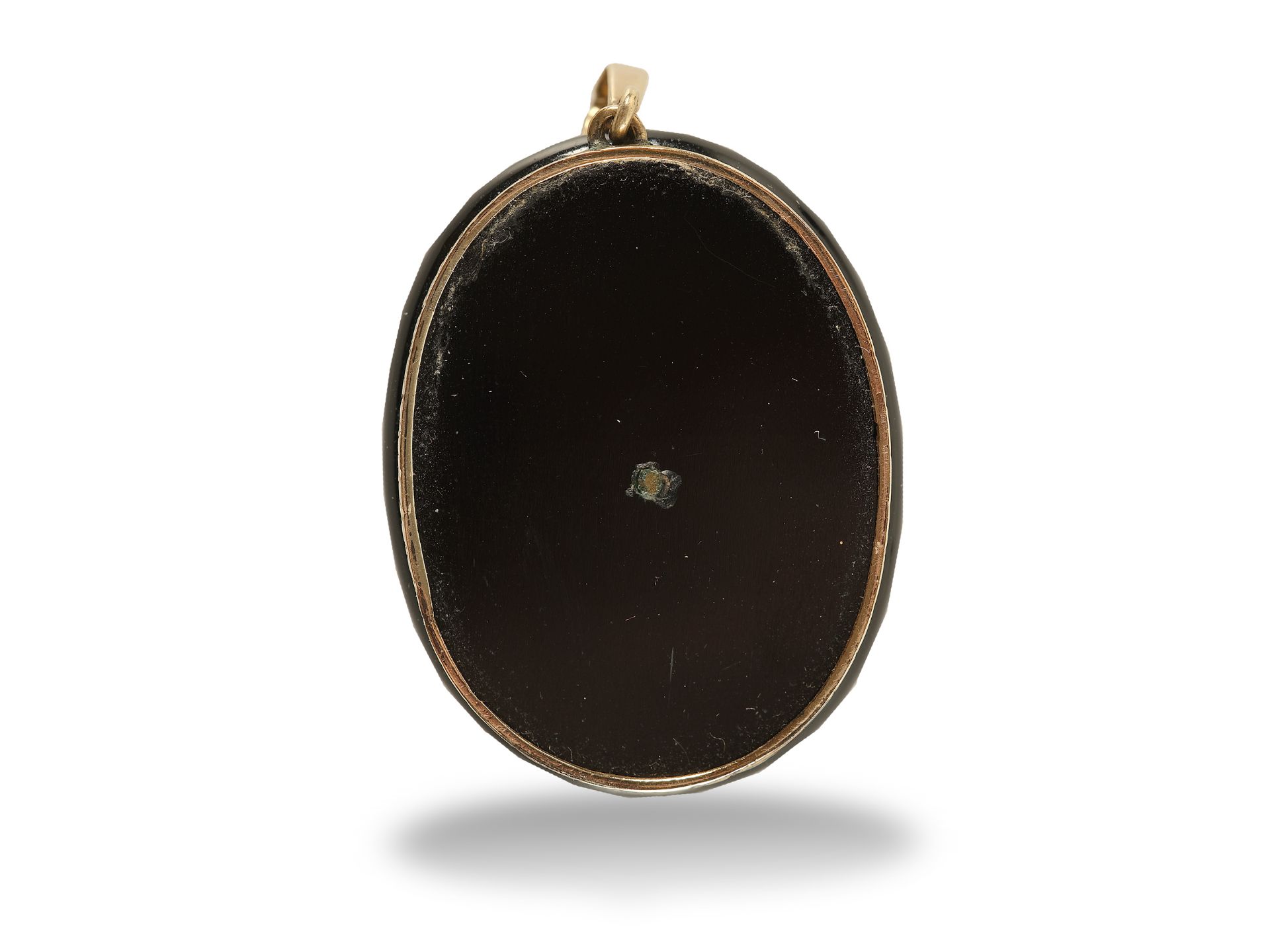 Pendant, 
On an onyx a portrait, 
Gold setting, 14 carat? - Image 2 of 2