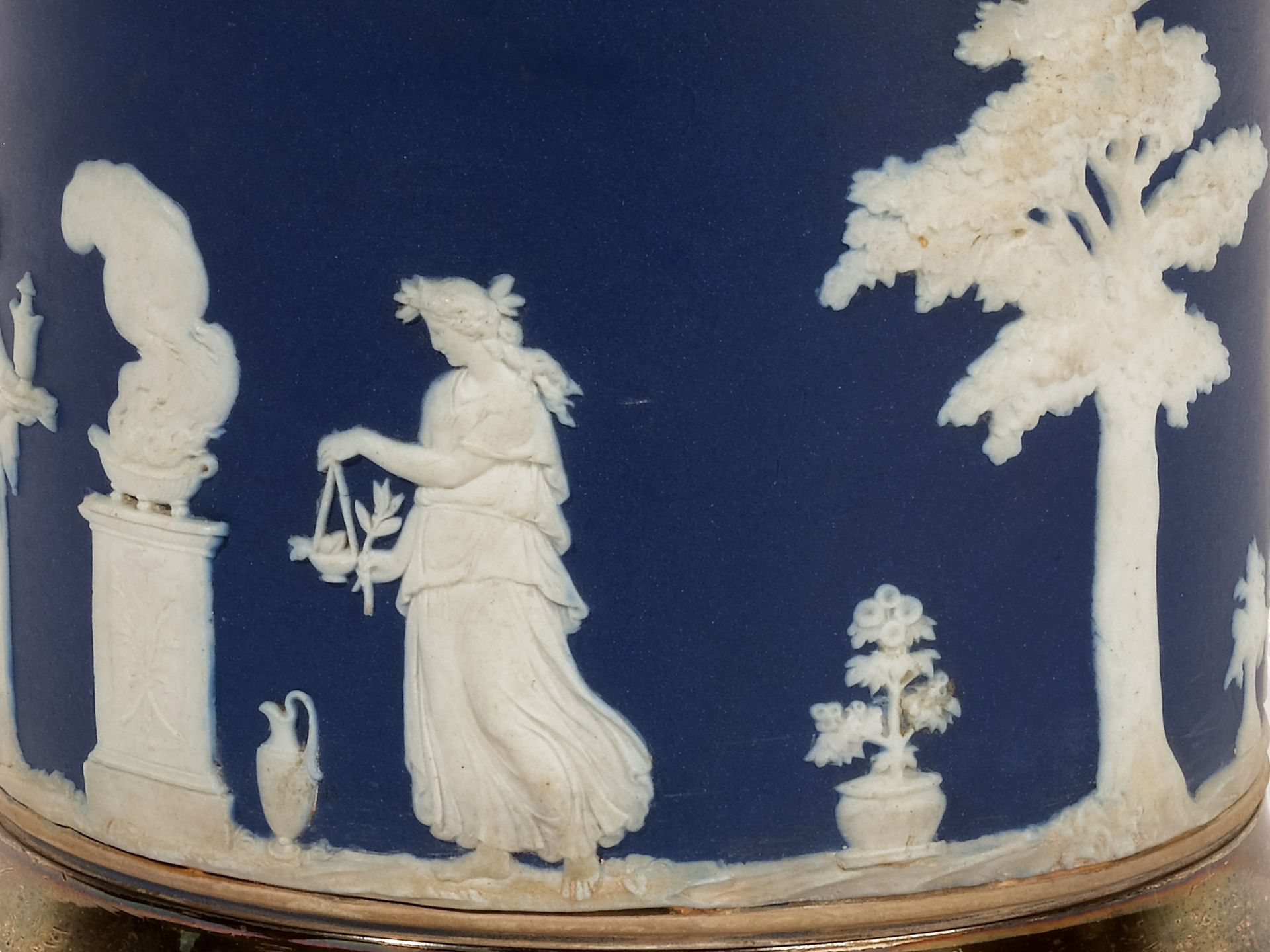 Ice bucket, 
Wedgewood porcelain, 
Ca. 1900 - Image 4 of 5