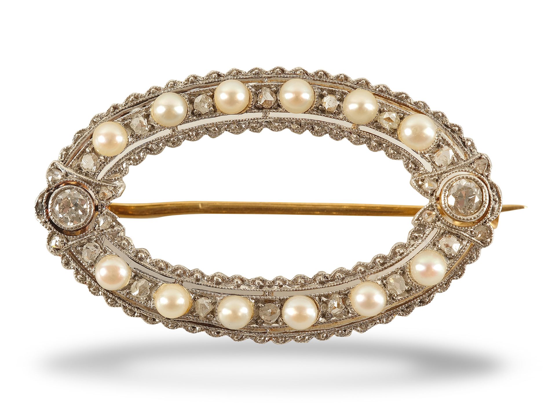 Oval art nouveau brooch, 
Ca. 1910/15, 
Gold, diamonds, pearls