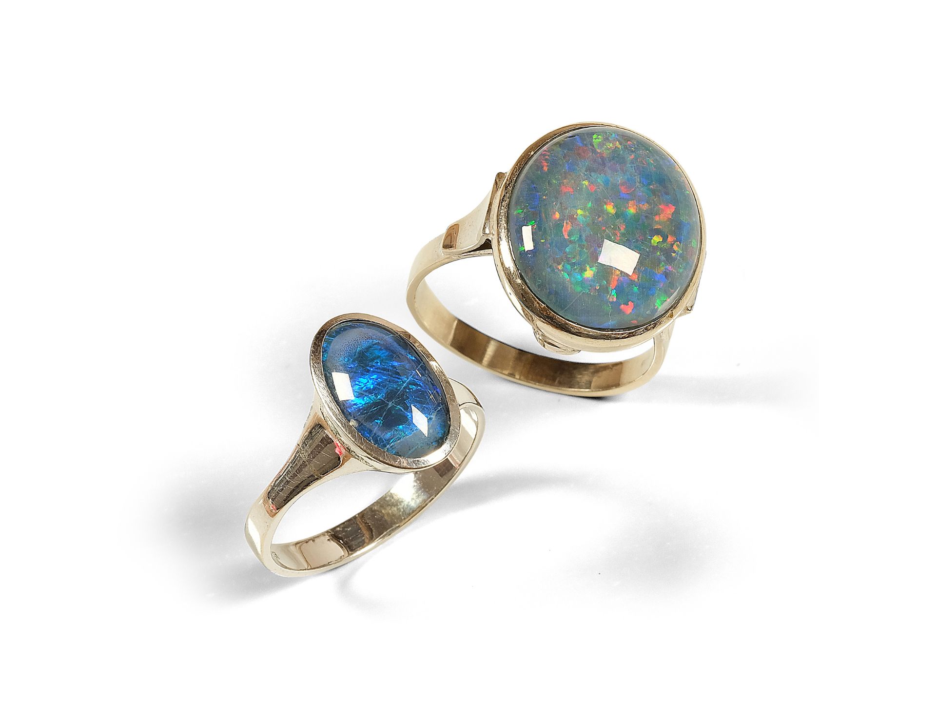 2 ladies rings, 
White gold, 14 carat, 
With opal