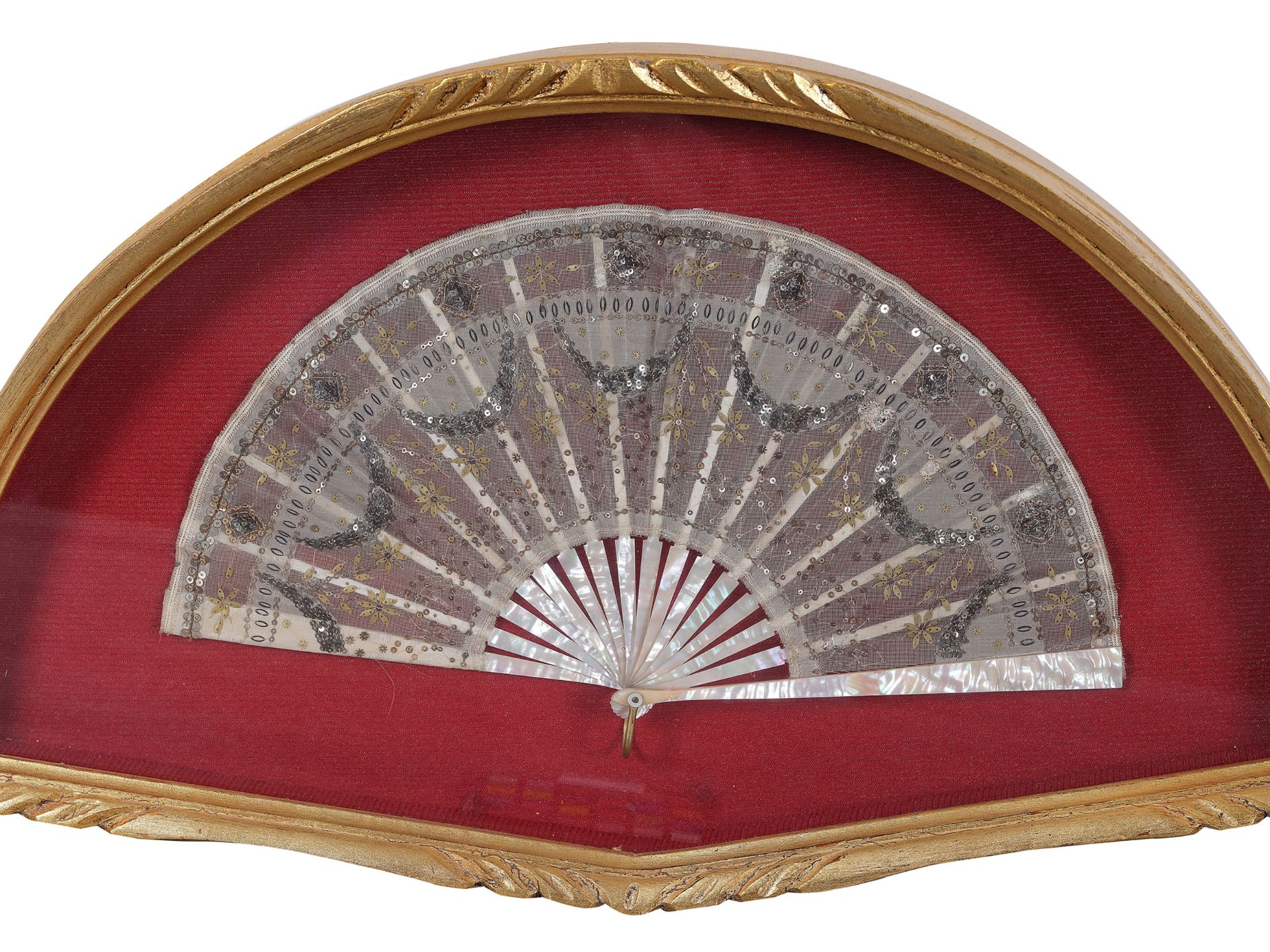 Elegant fan, 
Ca. 1860/70, 
In a wooden showcase