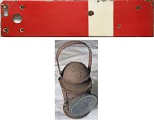 Pair of railway items comprising a Great Western Railway 3-aspect HANDLAMP marked 17606 with GWR