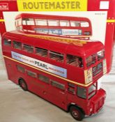 Sunstar 1/24-scale MODEL ROUTEMASTER BUS: RM 870, the first production Leyland-engined RM.