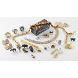 A selection of jewellery and accessories, to include a 9ct gold bracelet charm in the form of a