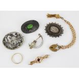 A selection of Victorian and later jewellery, to include a 22ct gold wedding band, marks for