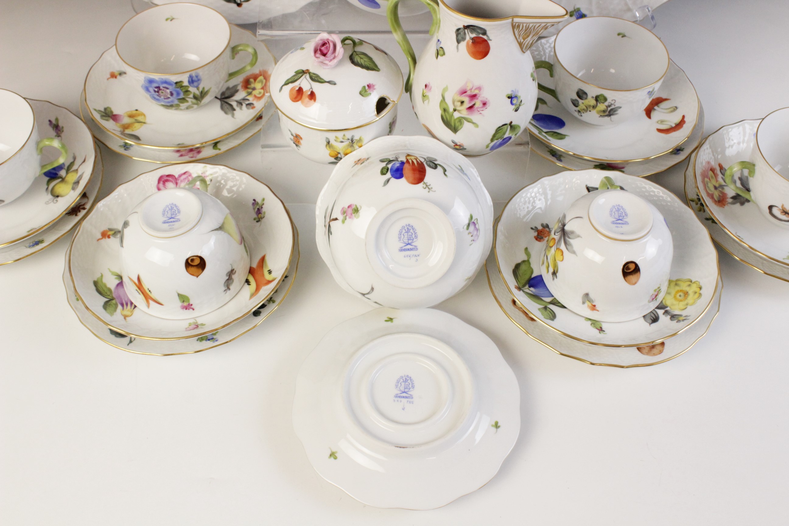 A Herend Hungary hand painted tea service, comprising: a teapot and cover, a milk jug, a sucrier and - Image 2 of 8