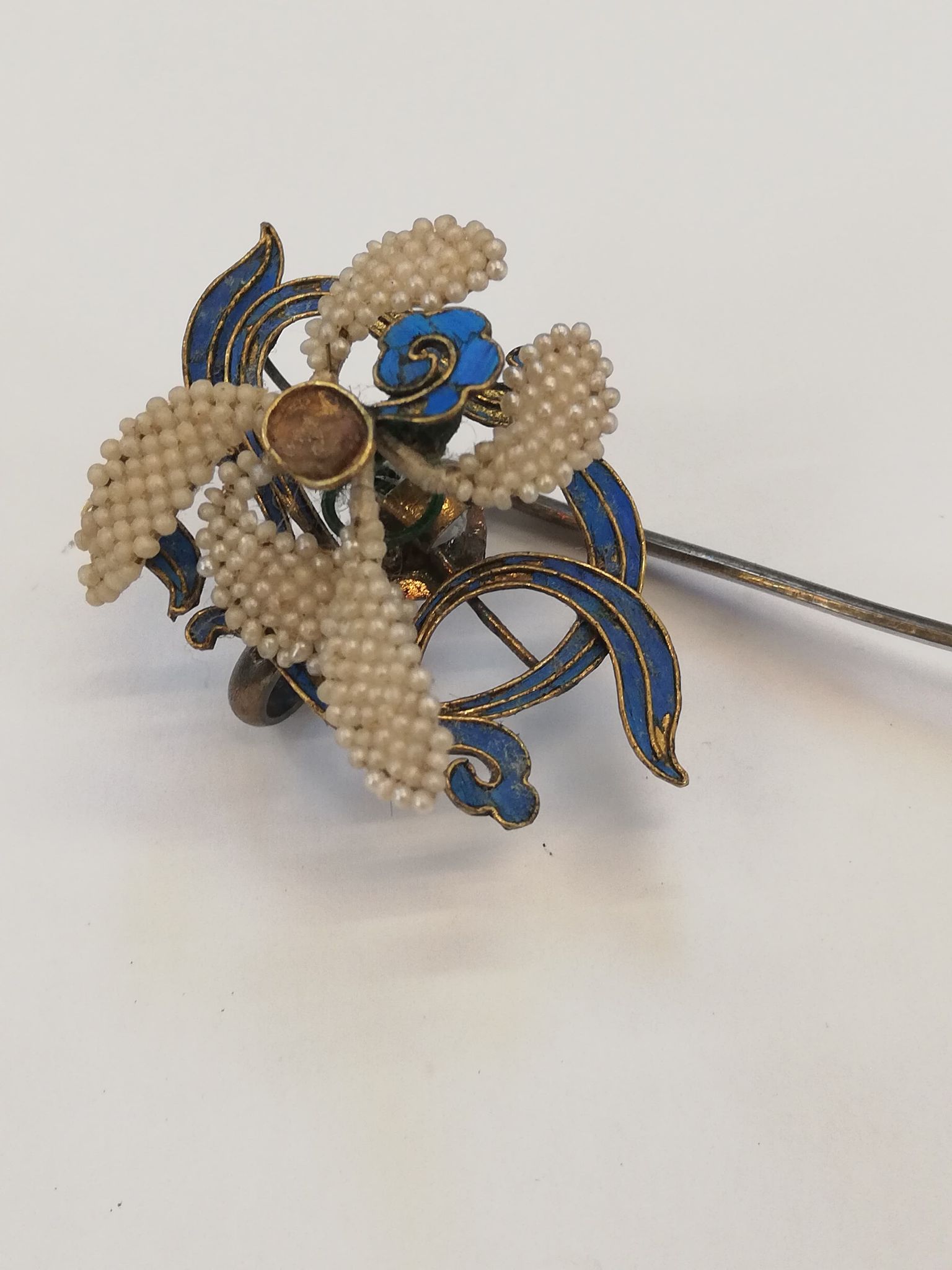 A selection of stick pins and accessories, to include a carved hardstone cameo stick pin, - Image 28 of 30