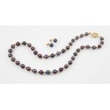 A Tahitian pearl necklace, comprising thirty-nine round graduated Tahitian pearls measuring