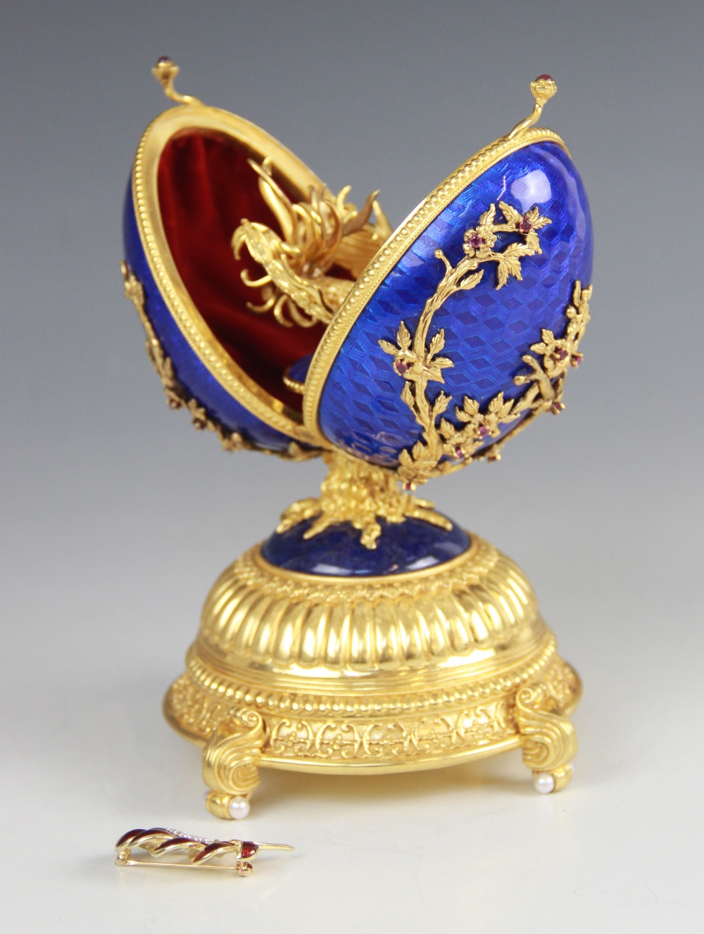 A Limited Edition musical 'Faberge Firebird Egg' by Franklin Mint, the silver gilt egg with blue - Image 3 of 12