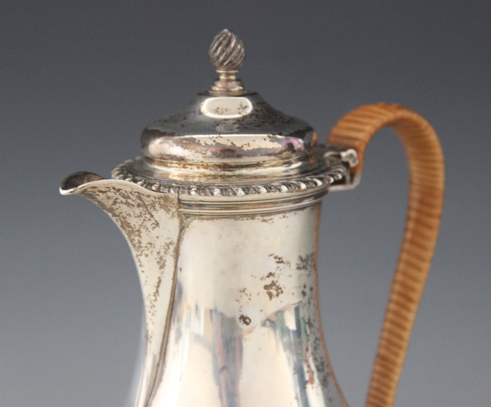 A George V silver hot water jug, John Henry Rawlings, London 1911, of baluster form on raised - Image 2 of 8