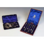 A cased set of six Art Nouveau silver teaspoons, each with pierced foliate thumbpieces and planished
