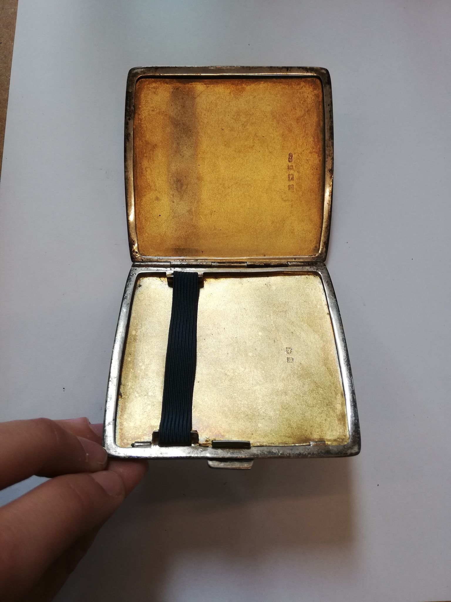 An Art Deco silver cigarette case by Deakin & Francis, Birmingham 1932, of rounded rectangular - Image 19 of 21