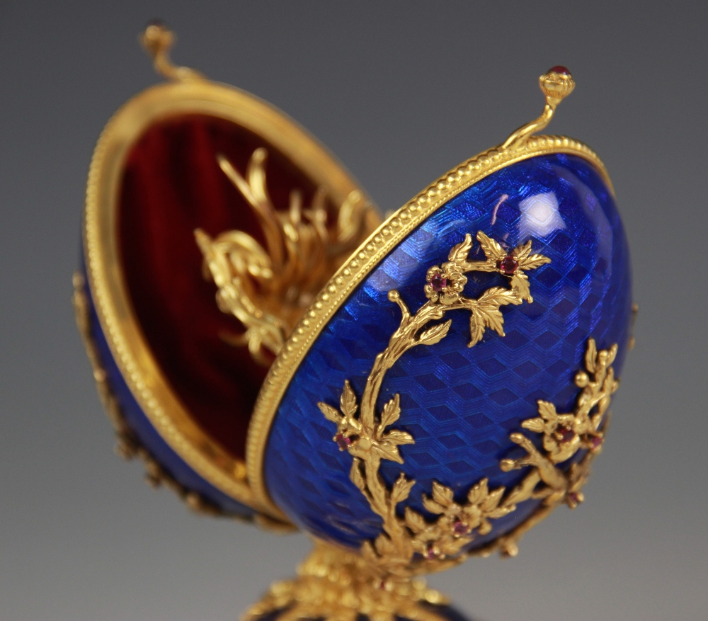 A Limited Edition musical 'Faberge Firebird Egg' by Franklin Mint, the silver gilt egg with blue - Image 4 of 12
