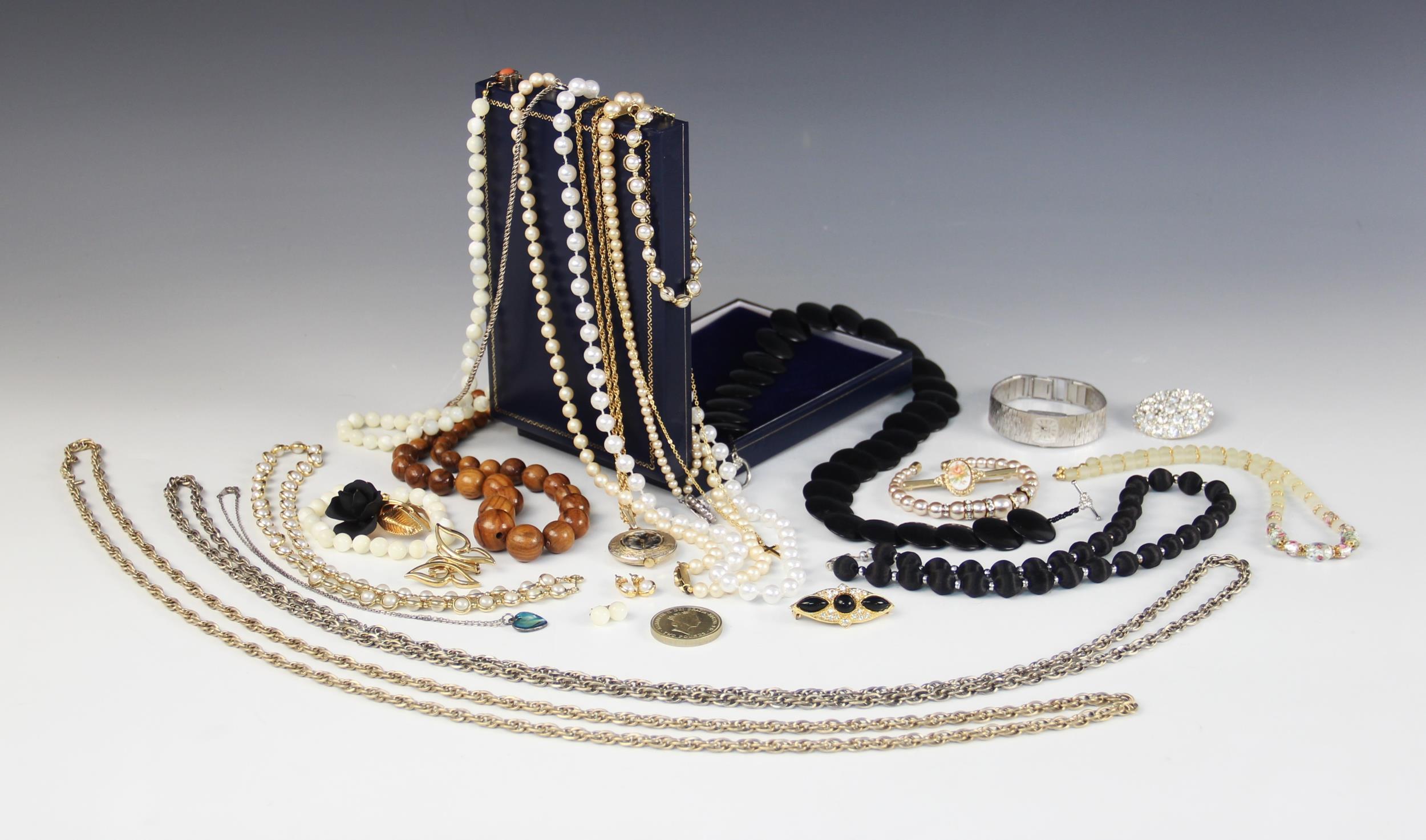 A selection of vintage costume jewellery, to include a mother of pearl bead necklace