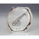 A novelty silver golfing pin dish, Charles S Green & Co Ltd Birmingham 1960, of quatrefoil form