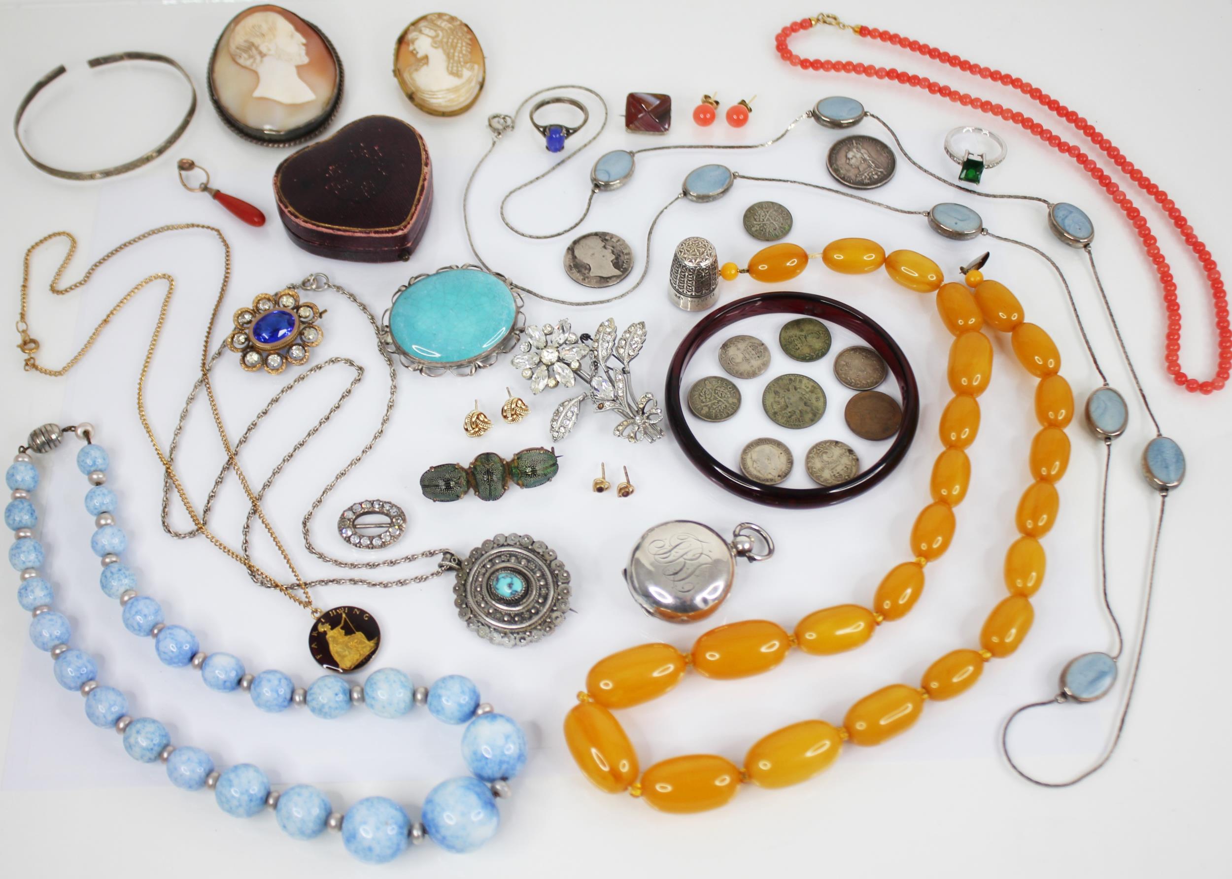 A selection of Victorian and later jewellery and accessories, to include an Edwardian silver