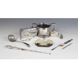 A selection of silver and silver coloured accessories, to include a George V silver purse, Joseph