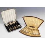 A cased set of twelve Victorian silver teaspoons, Horace Woodward & Co, Birmingham 1876, each 13cm