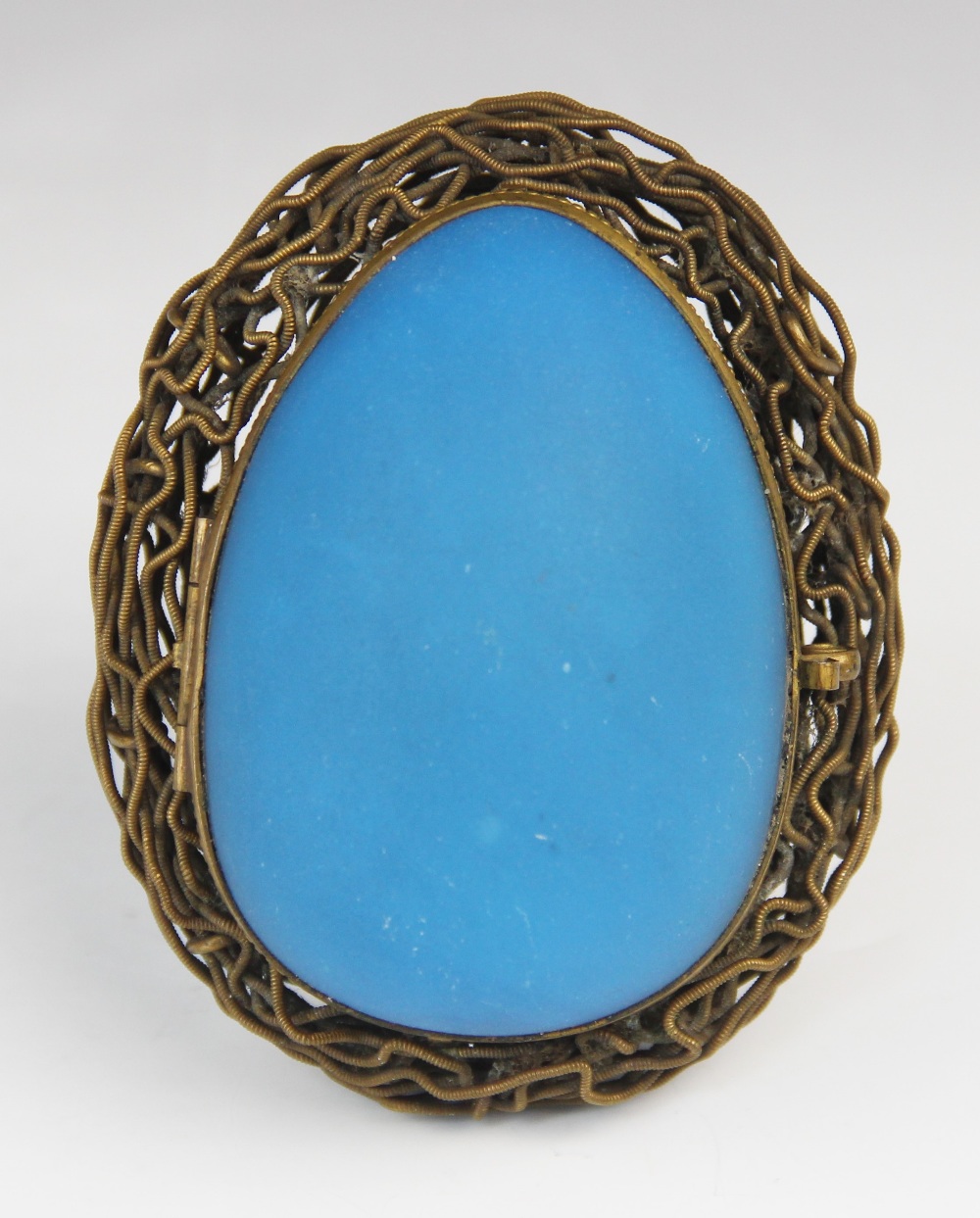 A mid-19th century French etui, modelled as a blue glass egg upon a gilt metal nest raised on four - Image 4 of 4