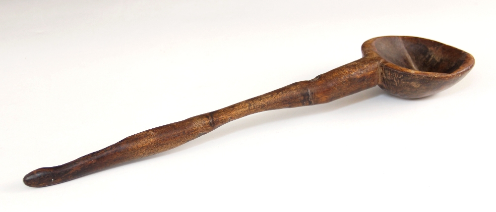 A Welsh carved spoon or Lledwad, probably fruitwood, late 19th/early 20th century, of typical form - Image 2 of 3