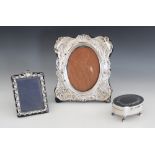 An Edwardian silver mounted jewellery box, Synyer & Beddoes, Birmingham 1904, of oval form raised on